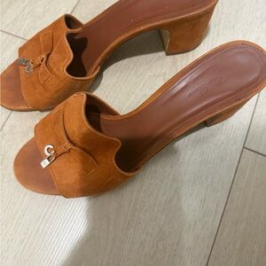 Loro Piana summer charm sandals wot color size 40